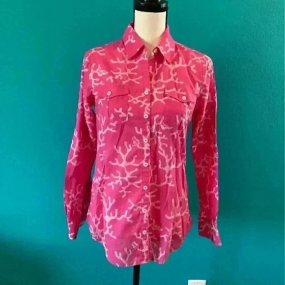 Lilly Pulitzer Tops - Lilly Pulitzer button up blouse in the resort fit style